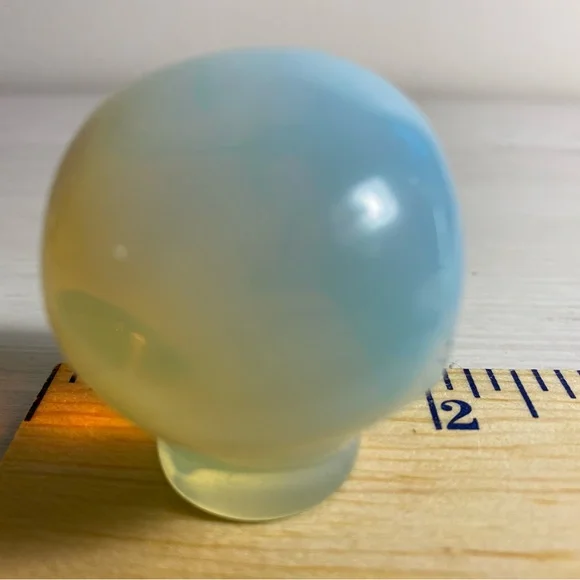 Opalite alien head crystal - Picture 7 of 7